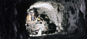 Bolmentunneln byggs, byggstart år 1975.