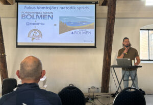 Christian Alsterberg presenterar arbetet med Fokus Vombsjön på temadagen 2025.
