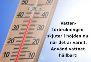 Termometer med texten: vattenförbrukningen skjuter i höjden nu när det är varmt. Använd vattnet hållbart